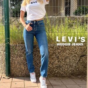 Levi’s wedgie fit jeans straight leg medium blue size 27
